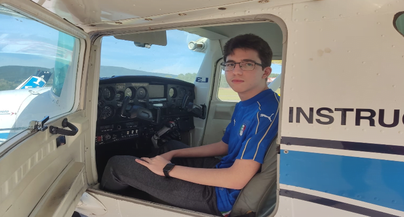 Graduando do curso de ciências aeronáuticas da Unifacisa é destaque em prova nacional de aviação