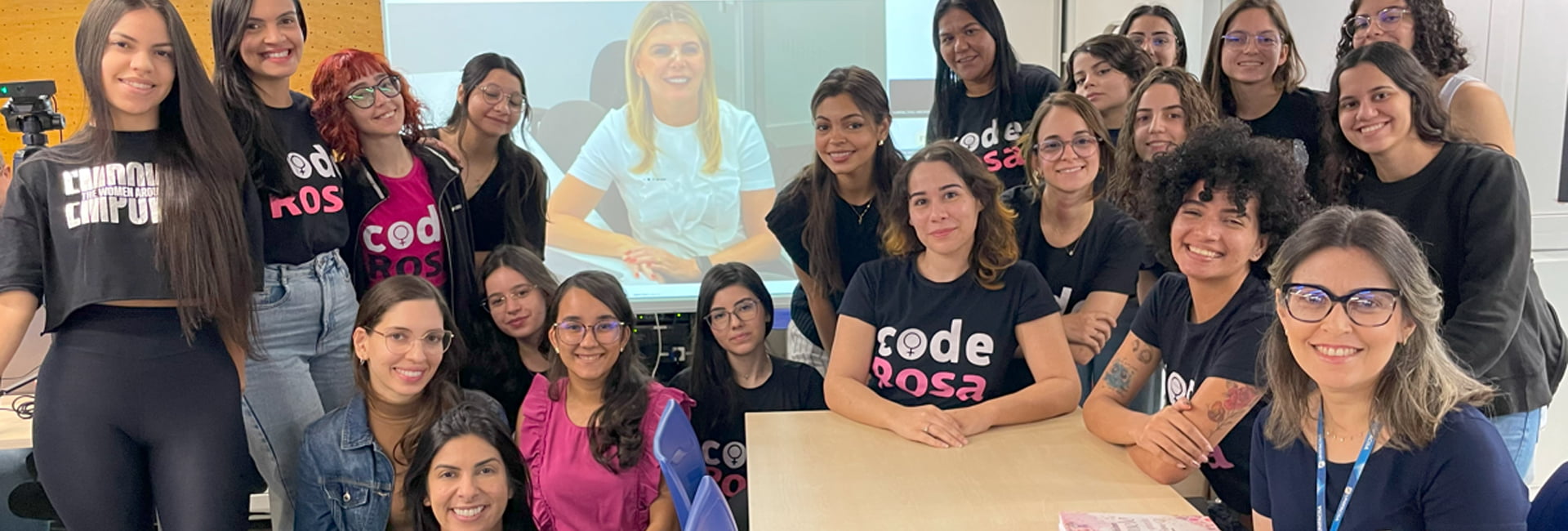 Recorde de inscrições femininas no Hackatruck é celebrado com uma palestra destinada às mulheres atuantes na tecnologia 