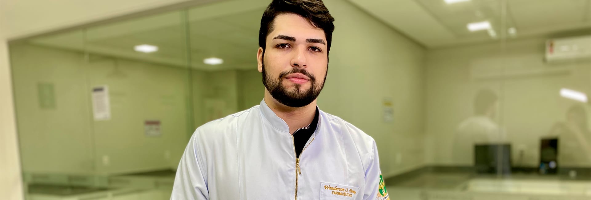 Trajetória de sucesso na Farmácia Hospitalar: conheça a história de Wanderson rumo à residência 