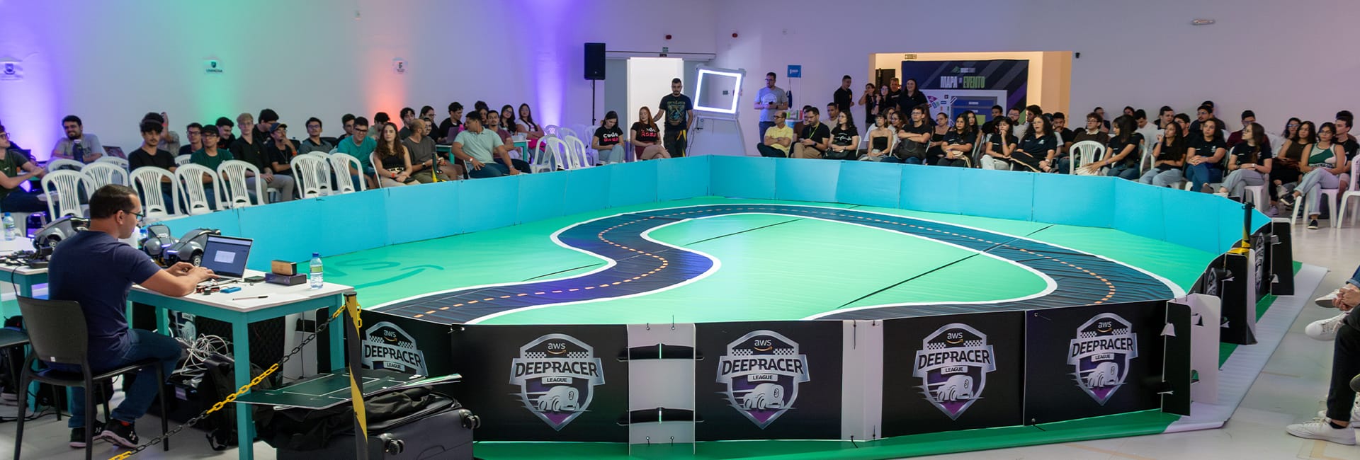 Campina Grande recebe desafio de IA e estudantes inovam com carrinhos autônomos no MAC-CG 