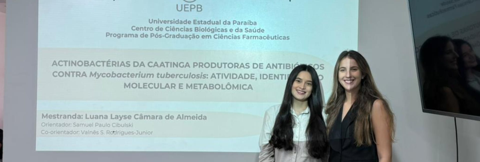 Egressas do curso de Farmácia da Unifacisa concluem mestrado com destaque na área científica 