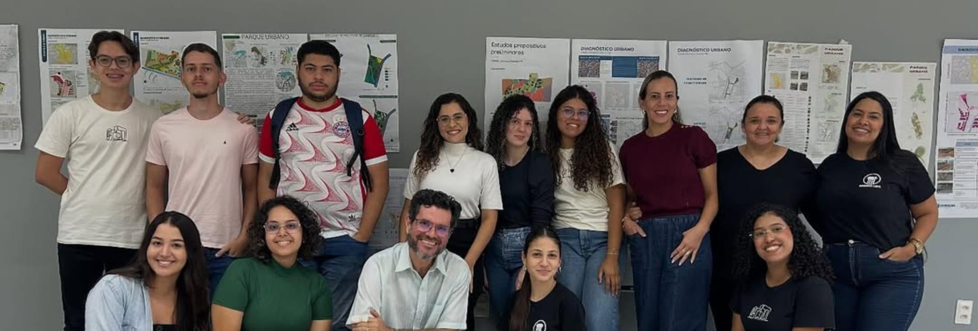 Curso de Arquitetura e Urbanismo da Unifacisa promove ação de restauração de acervos históricos na Biblioteca Municipal Félix Araújo